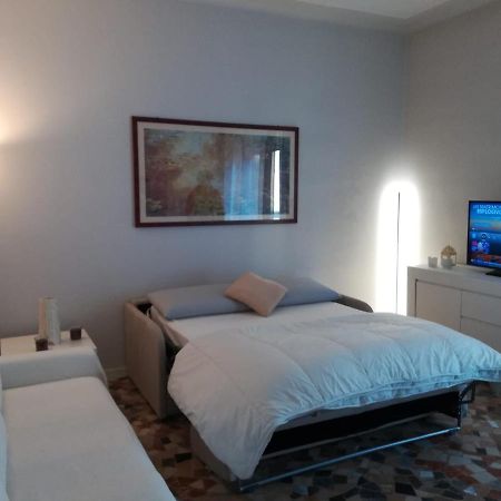 Primo Piano - Bilocale Casa Vacanze เบรเชีย ภายนอก รูปภาพ