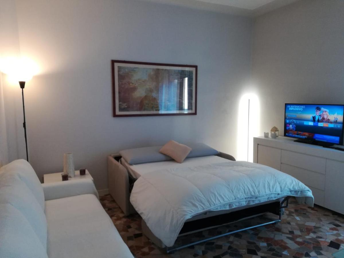Primo Piano - Bilocale Casa Vacanze เบรเชีย ภายนอก รูปภาพ