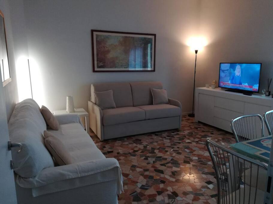 Primo Piano - Bilocale Casa Vacanze เบรเชีย ภายนอก รูปภาพ